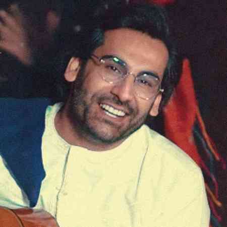 صادق زین توی شهر جنگه