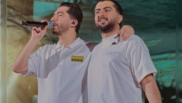 د دان هم آغوشی