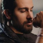 دانلود آهنگ دلم تنگته هنو پیگیر کاراته دلخوش به یه زنگنه از امیر کیان همراه متن و کیفیت عالی